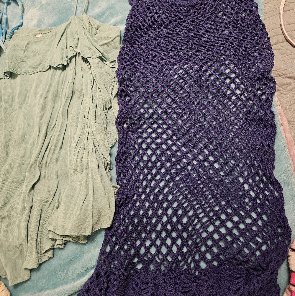 Various crochet Fringed And Ruffled Bundle - Picture 2 of 13